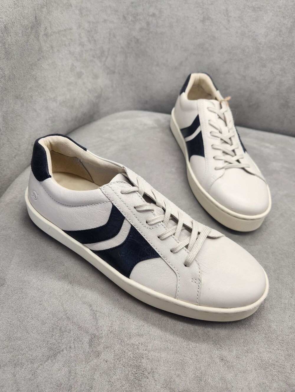 Born Sneakers Men's 10 White Blue Leather Back Tie Low Top Athleisure New $125